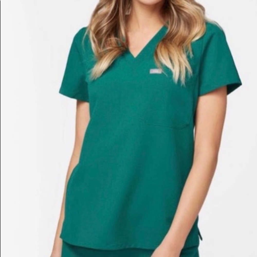 Catarina one pocket scrub top